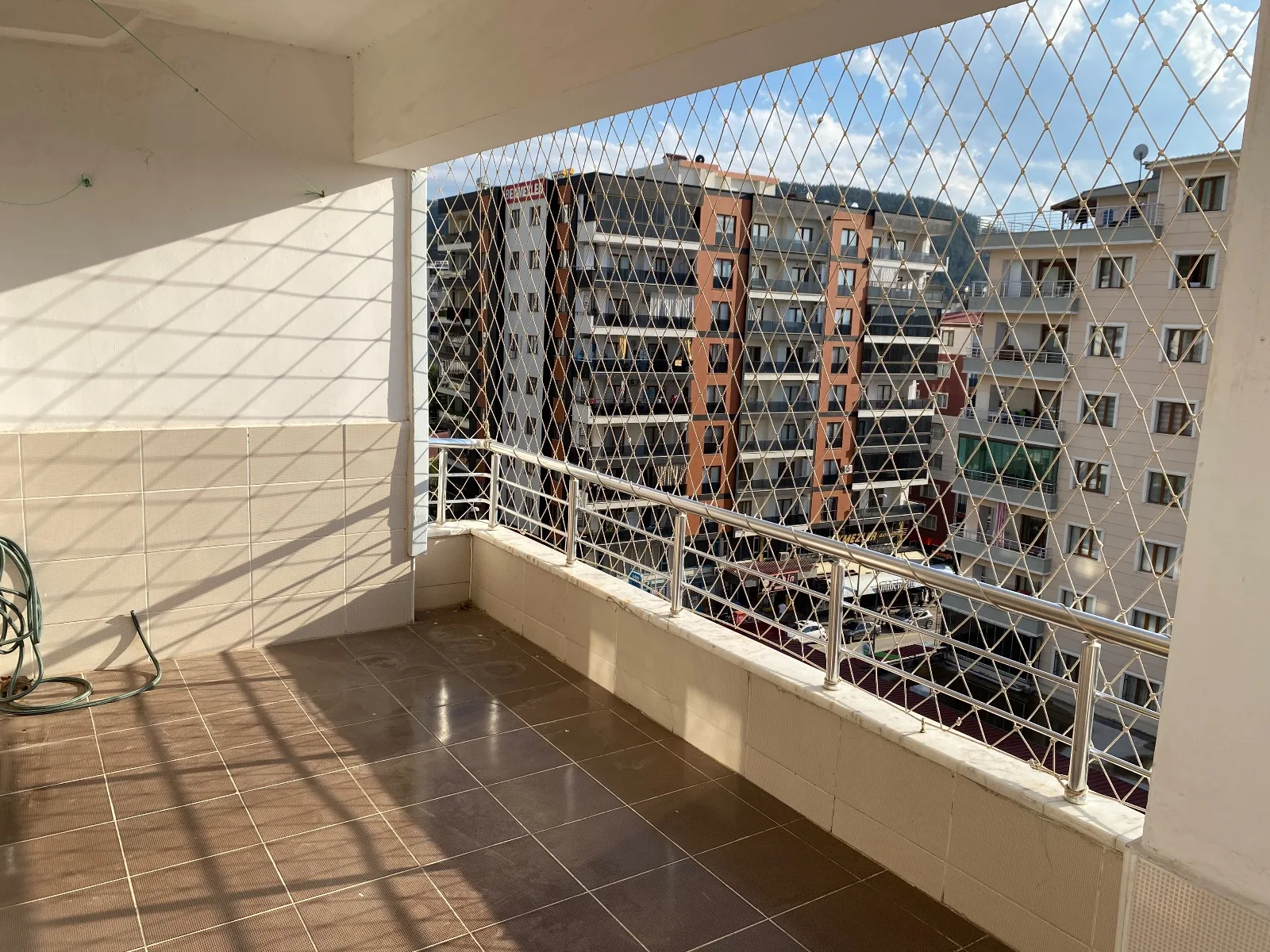 DÜZİÇİNDE KAYMAKAMLIK CIVARINDA ÇOK MÜKEMMEL 4+1 KİRALIK DAİRE
