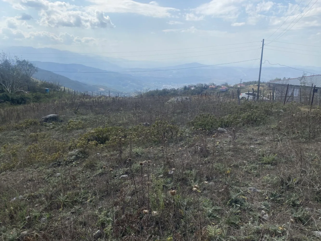 DÜZİÇİNDE İKİ EV SIĞACAK YAYLALIK BİR YAYLALIK
