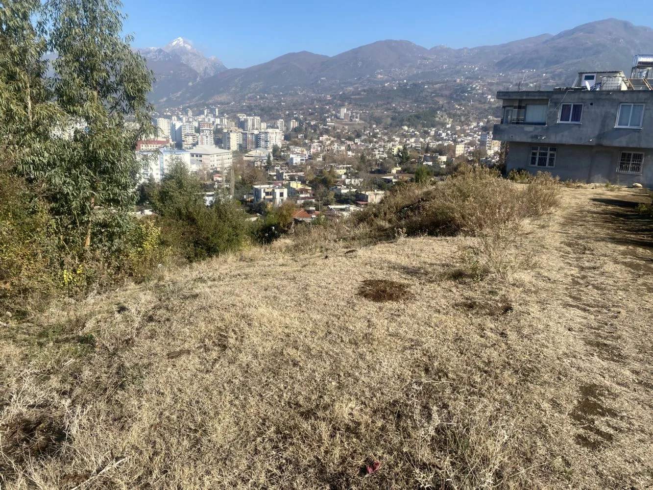 ÇARŞI YAKIN ŞEHİR MANZARALI 1496 M2 ARSA YARI
